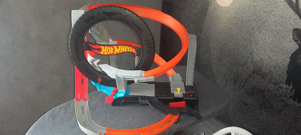 Трек Хот Вілс з автозапуском