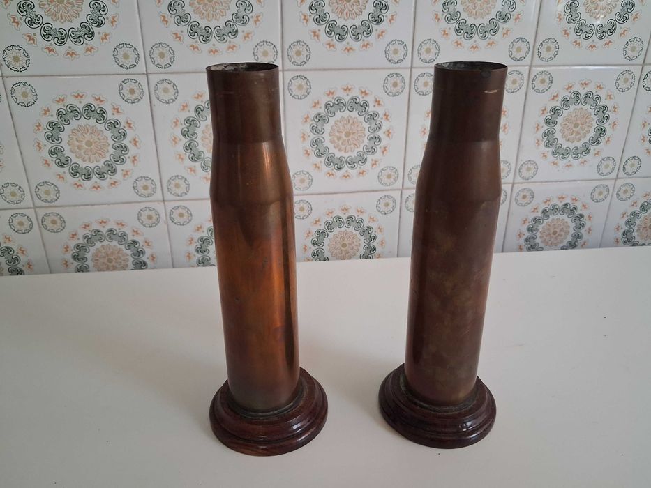 Guerra Colonial : 2 cápsulas de munição de artilharia pesada / jarras decorativas