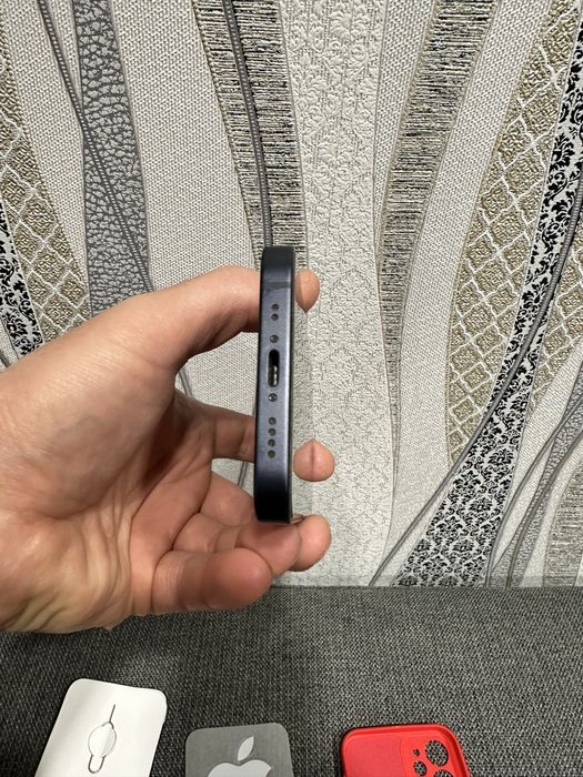 Iphone 12 mini в идеальном состоянии.