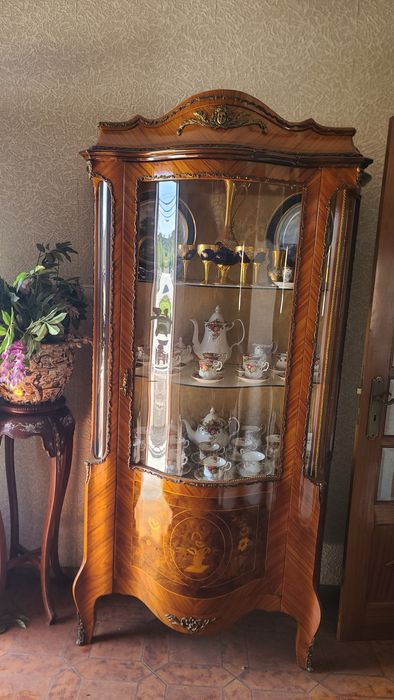Vitrine italiana antiga