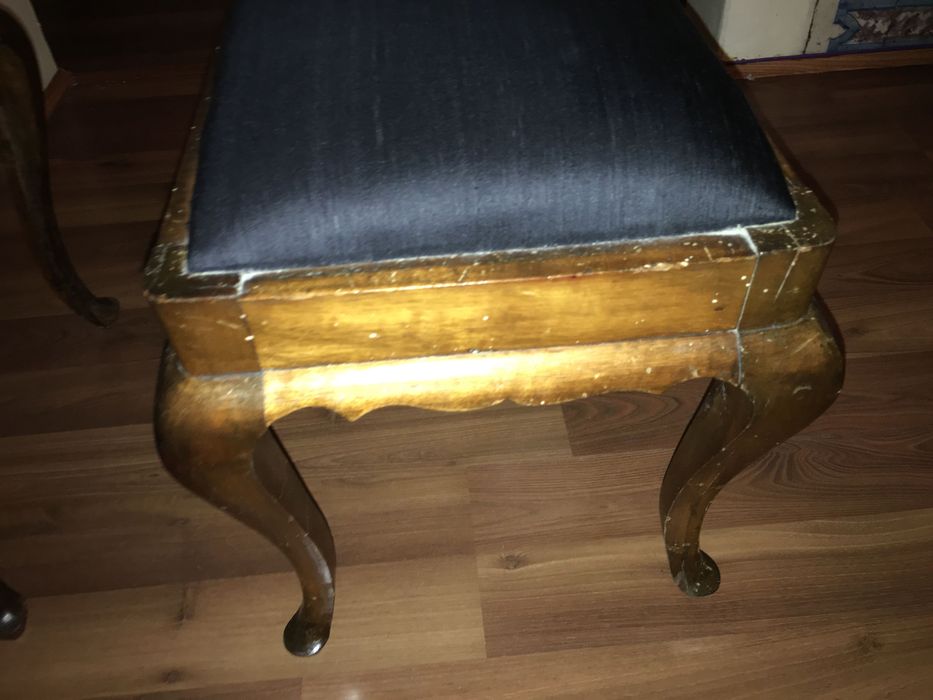 Cadeira Luis XVI com banqueta forrada a seda Designer guilds