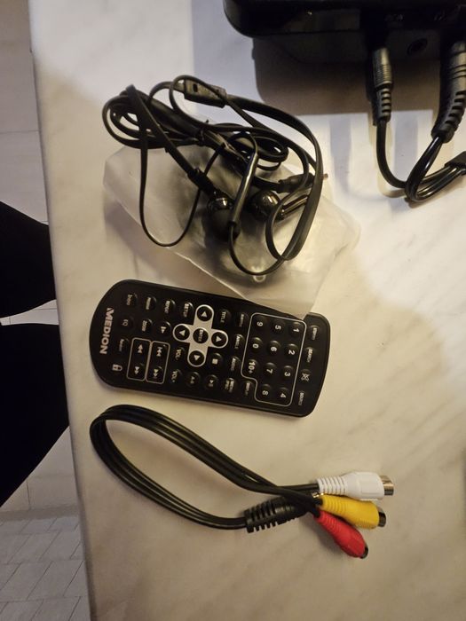 przenośny odtwarzacz DVD Medion Life E72053 (MD 43084). 
Kompatybilny