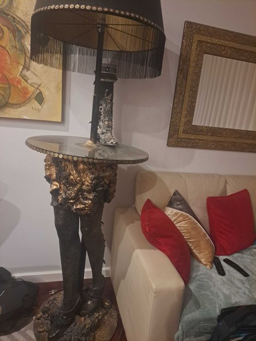 Mesa de apoio com iluminação