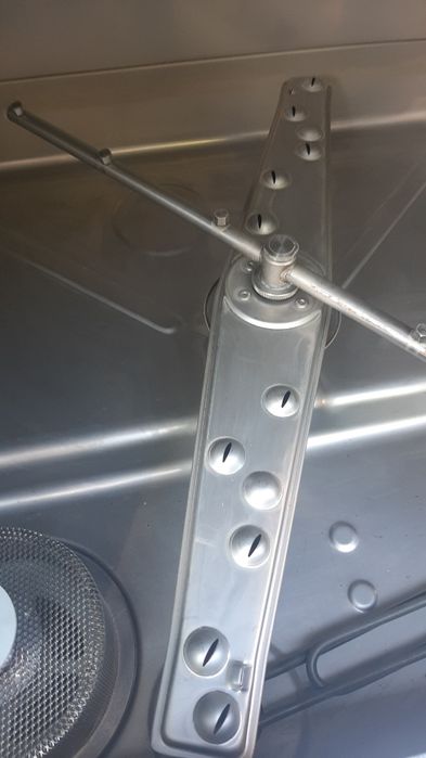 Профессиональная посудомоечная машина