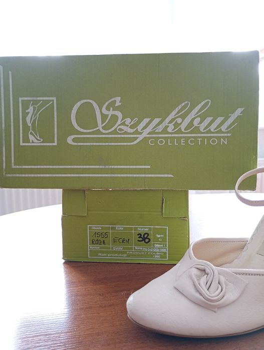 Ślubne buty skórzane z różą r.38