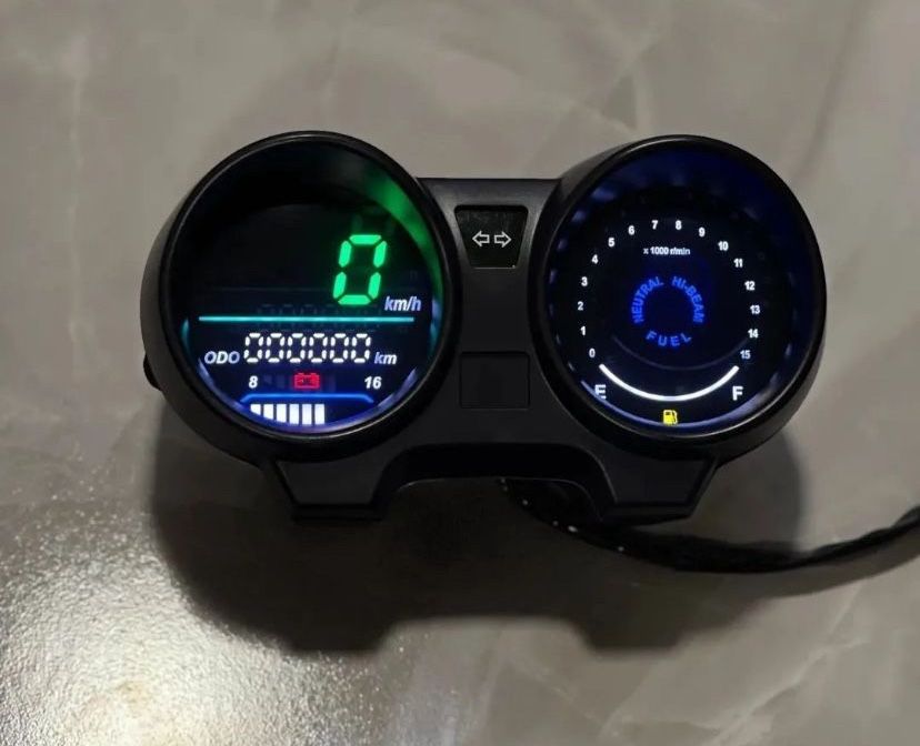Приборка на мотоцикл, панель приладів на мото, спідометр