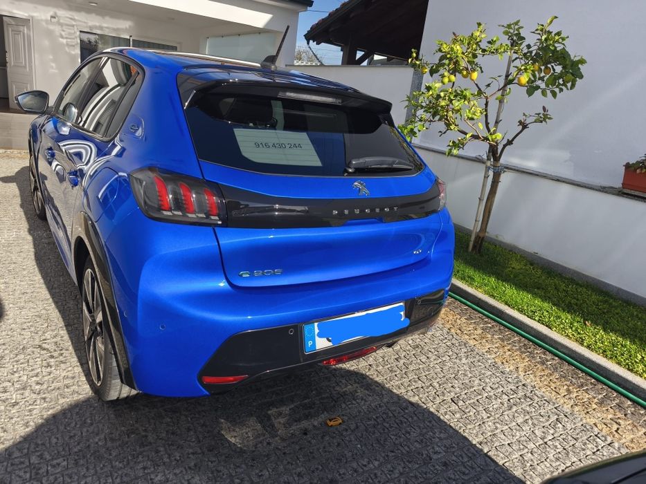 Peujeot E-208 GT
