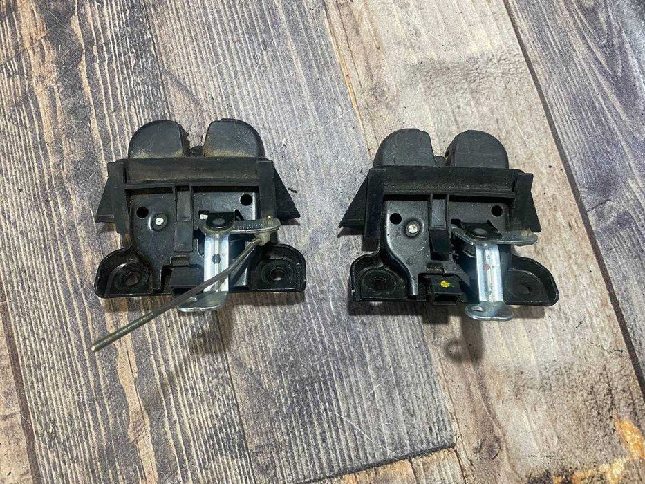 Замок кришки багажника Audi A4 B5 8D9827505A / 8D5827505 універсал седан