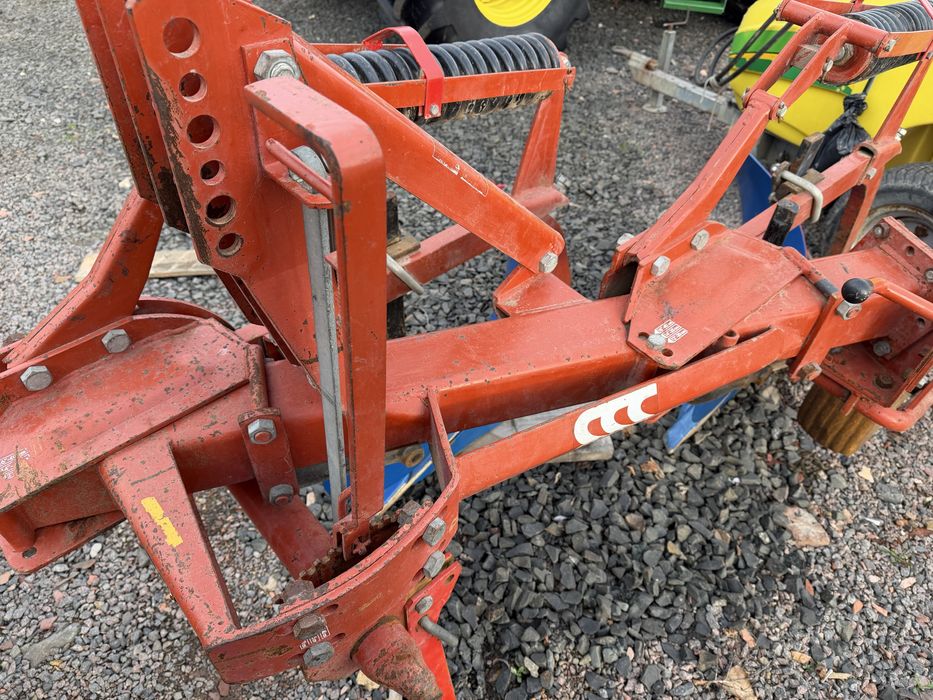 Плуг Fraugde як Квернеланд 2 корпуси.