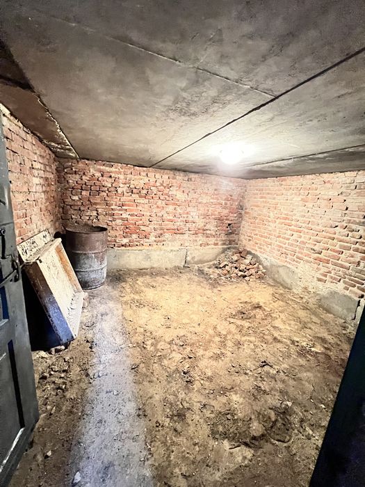 ПРОДАМ шикарний капітальний ГАРАЖ кооп. Автомобіліст біля ЖК АНДОРА та ОНІКС 10000$