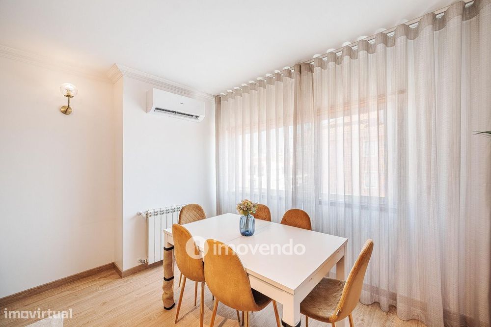 Apartamento T3 com estacionamento e cozinha equipada, em Tercena