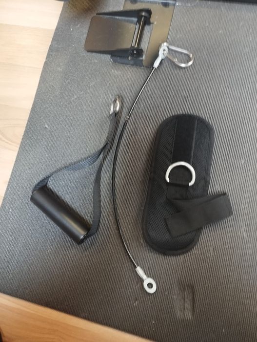 Aparelho de carga guiada musculação
