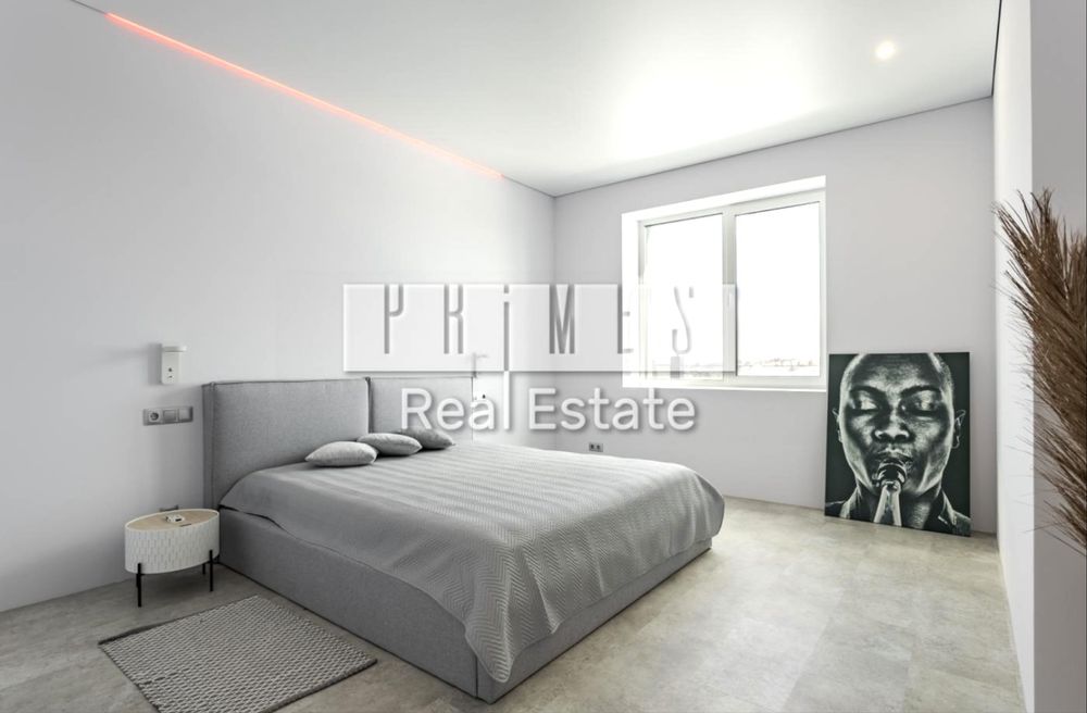 Будинок з топовою ділянкою в Лісниках повністю готовий до заселення.