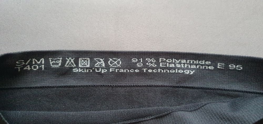 Krótkie, czarne legginsy S/M