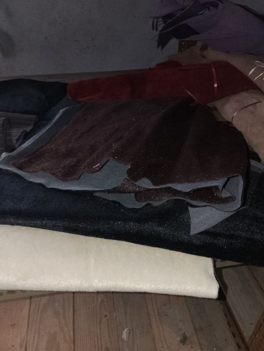 Peles, couro, inteiras, retalhos. Todas as cores