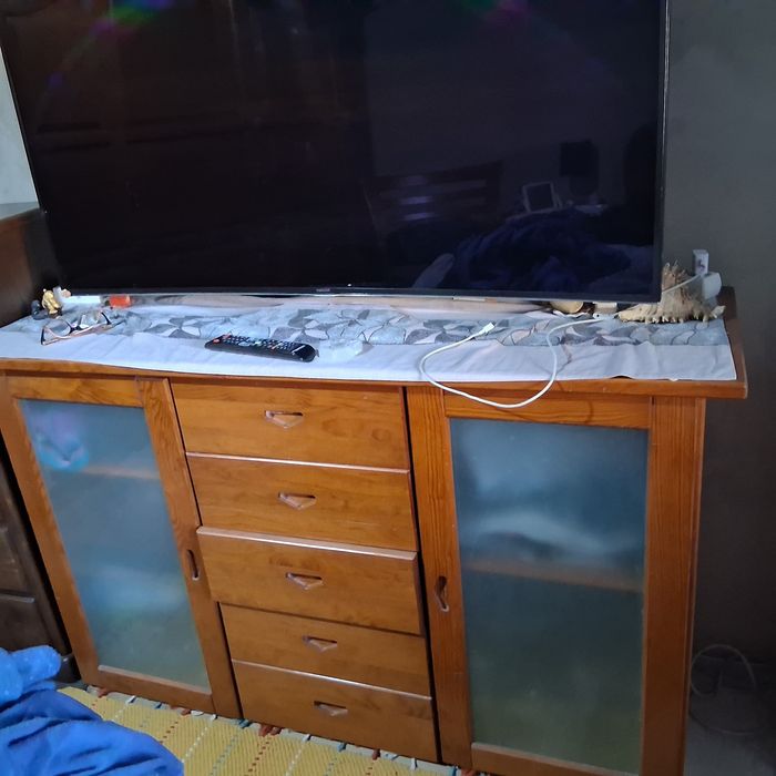 Vendo uma mobília    de quarto   ofereco um movel de roupa