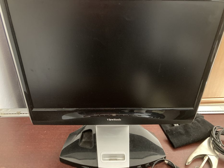 Monitor view sonic 19”