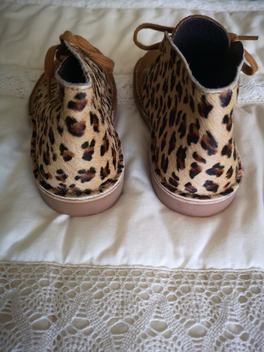 Botas da marca Brotes em pelinho com padrão novas - 32