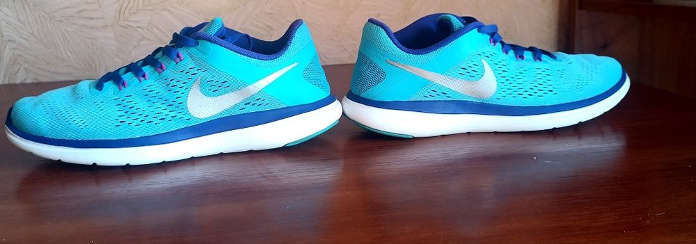 Жіночі кросівки Nike