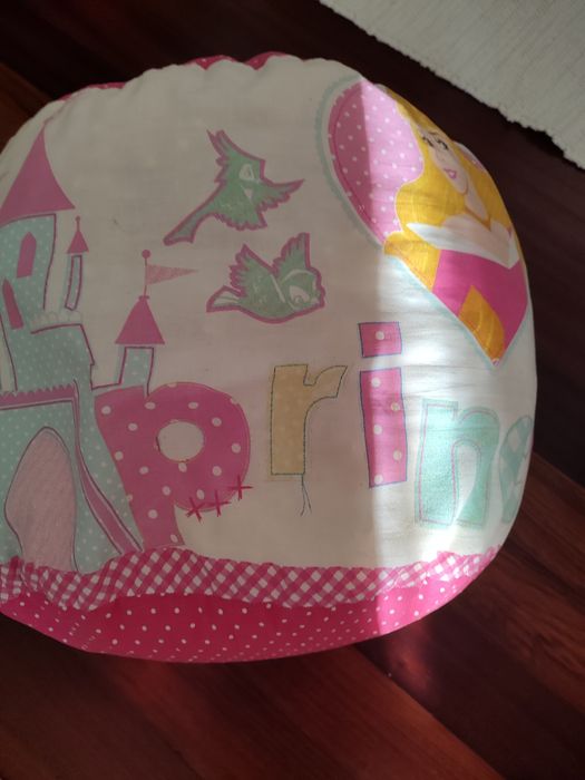 Puf infantil de menina