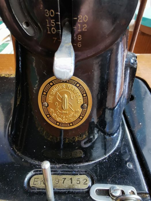 Baixa de preço Máquina de costura antiga Singer, impecável a trabalhar