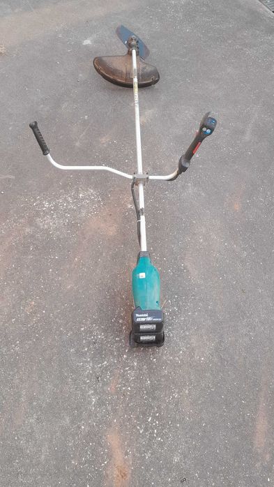 Roçadora a bateria Makita