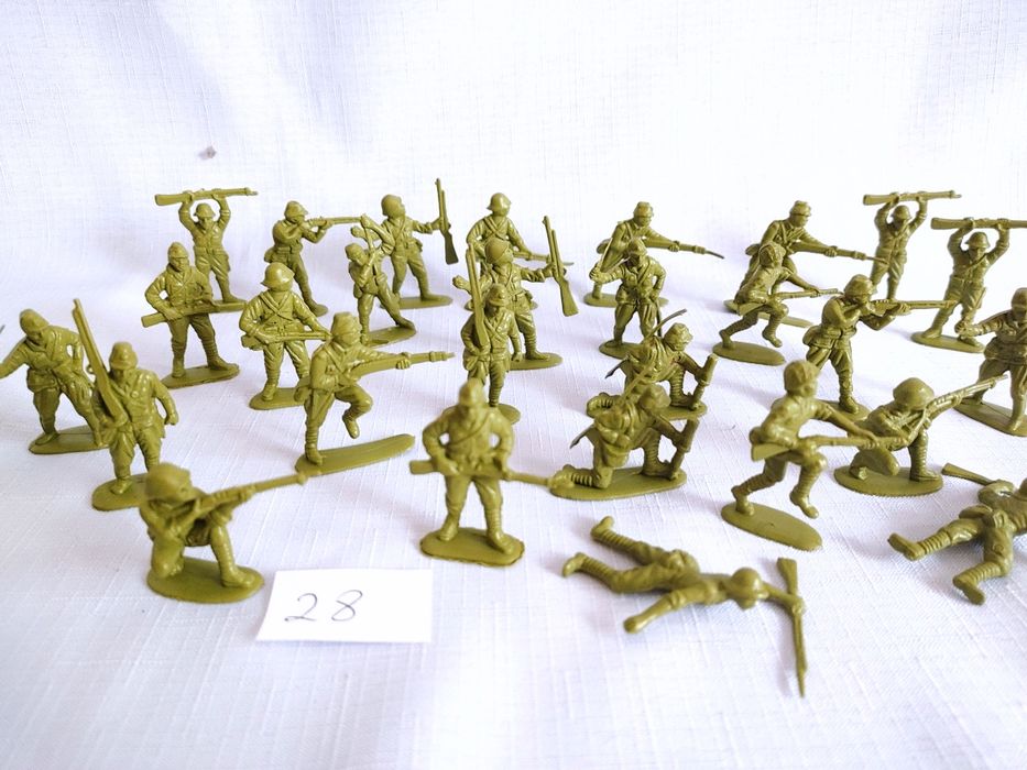 Żołnierzyki figurki 28 szt retro zabawki vintage PRL