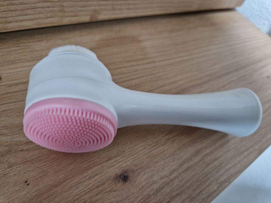 Escova de Limpeza Facial.  Nova