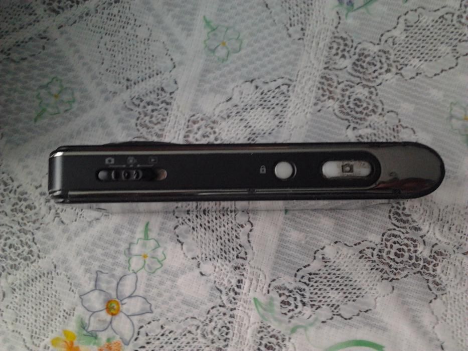Телефон LG KU990i