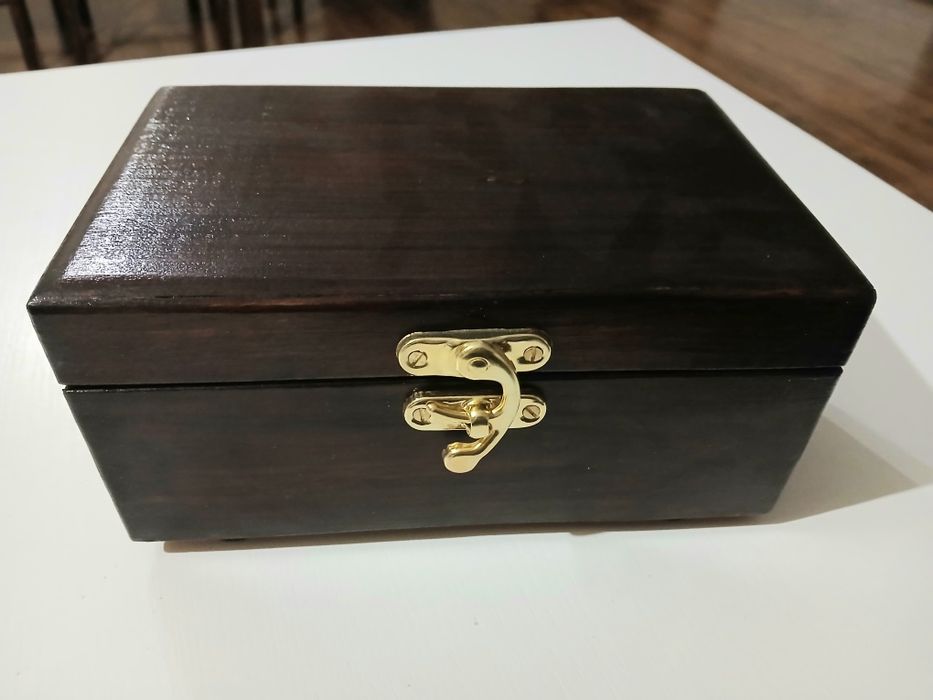 Drewniana szkatułka
