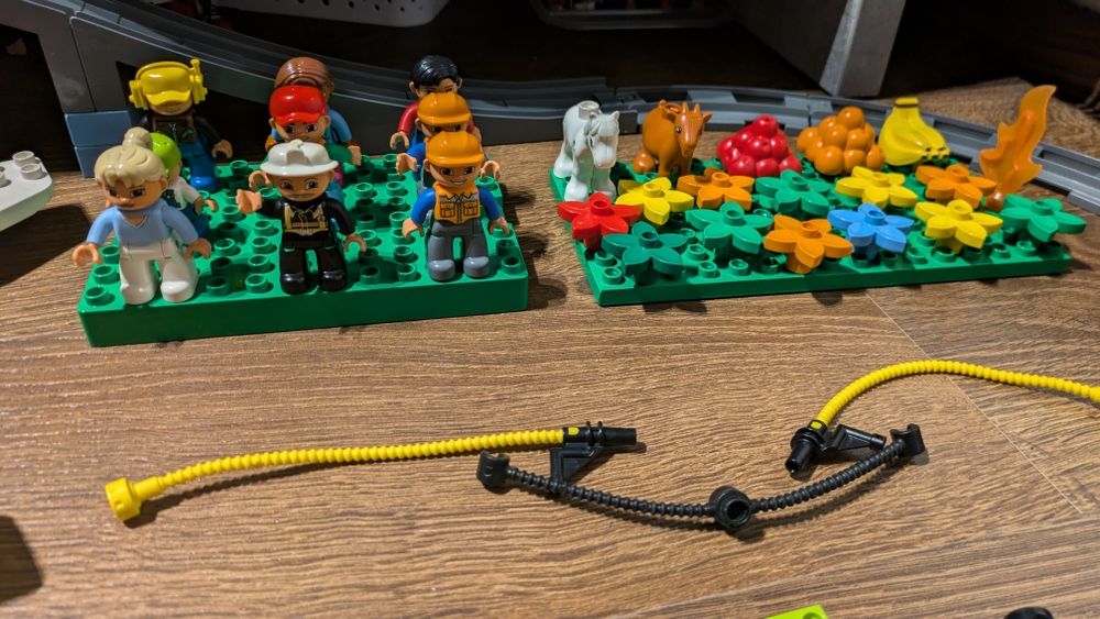 LEGO duplo-duży zestaw z kilkoma modelami