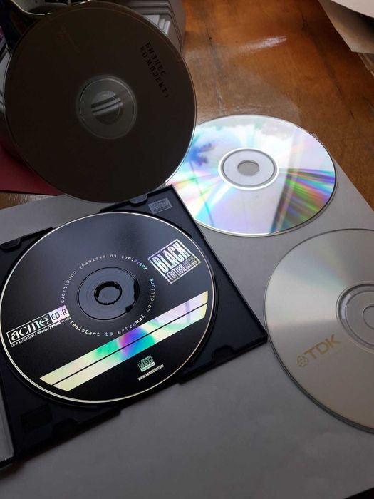 Продам диски компьютерные CD-R