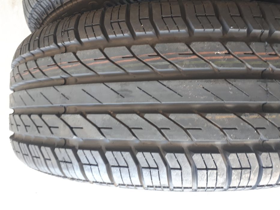 Dois pneus novos 205/55 r15 88V Continental p/ Mercedes 190
