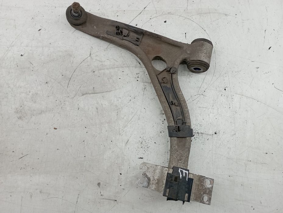 Braço de suspensão frente esquerdo - MERCEDES-BENZ A-CLASS (W176) | 12 - 18