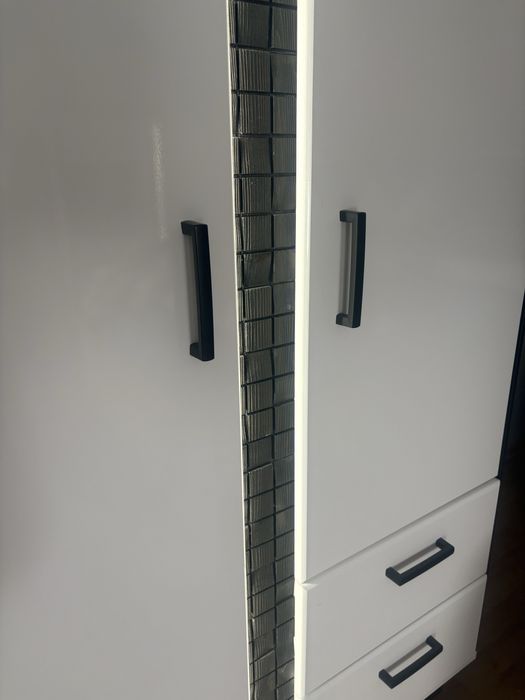 Biały Zestaw meblowy z podświetleniem led