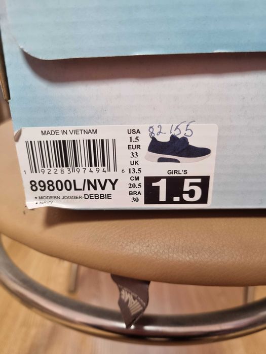 Продам кроссовки новые