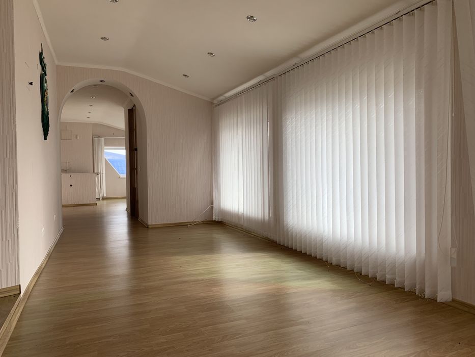 Продаж будинку , центр Гайсина, гараж, підвал, літня кухня, є торг