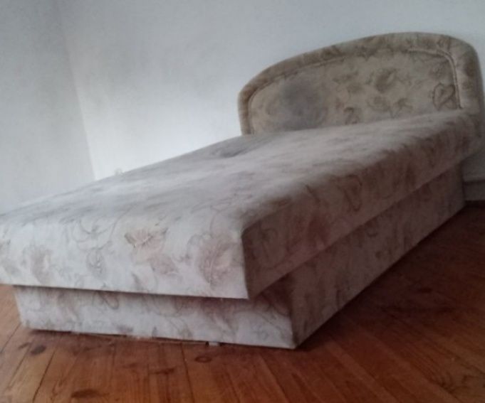2700 грн Двухспальная кровать с встроеным матрасом и нишей для бе