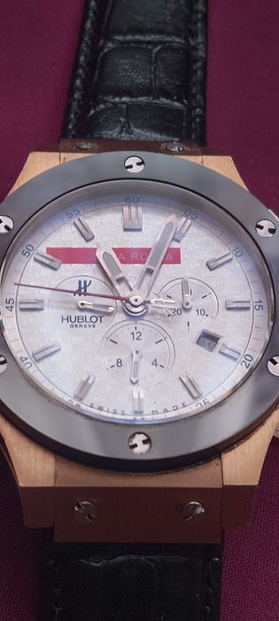 Zegarek Hublot w ładnym złotym kolorze