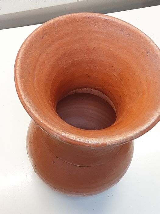 Jarra  em barro  mede 24 cm altura x 14,5 cm
