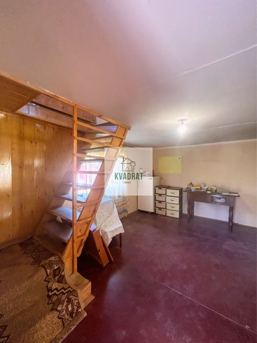 Продам двохповерхову дачу з неймовірним видом на річку Дністер