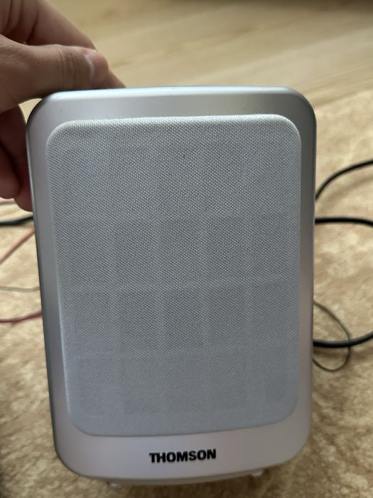 Thomson компактна аудіосистема CD FM AUX музичний центр колонки