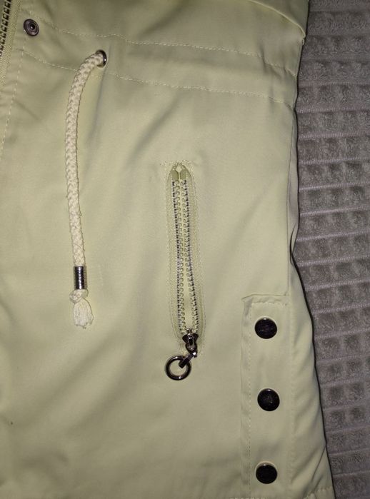 Вітровка для дівчинки