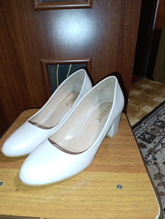 Туфлі жіночі на каблуку