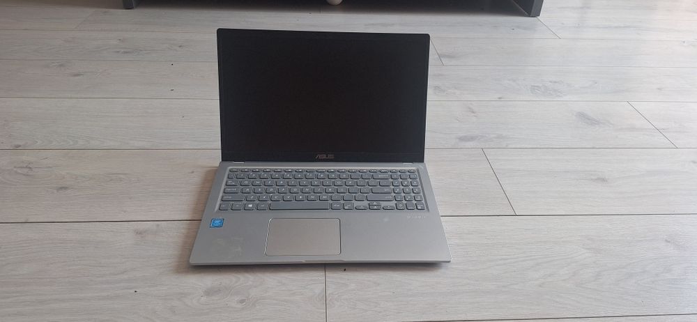 Laptop asus srebrny