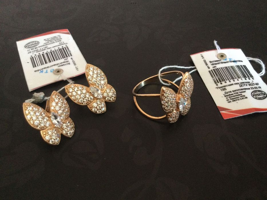 Кольцо (размер:18) и Серьги. Золото 585 пробы. Новые.