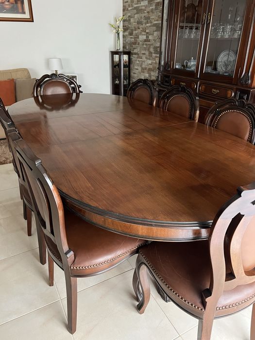 Mesa de jantar em nogueira/ 8 cadeiras