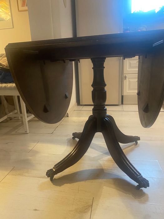 Drewniany rozkładany stół