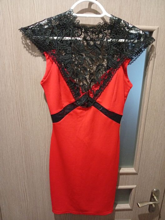 Вечернее красное платье