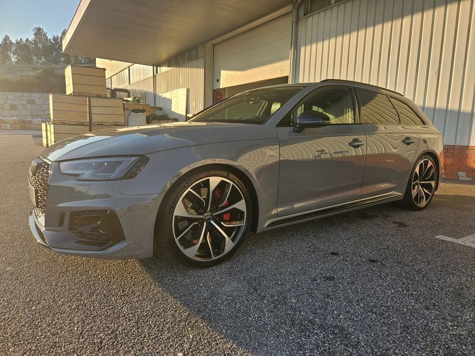 Audi RS4 Avant quattro tiptronic